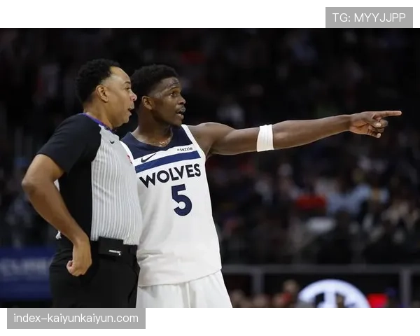 森林狼主场大胜开拓者，爱德华兹隔扣成当日最佳镜头